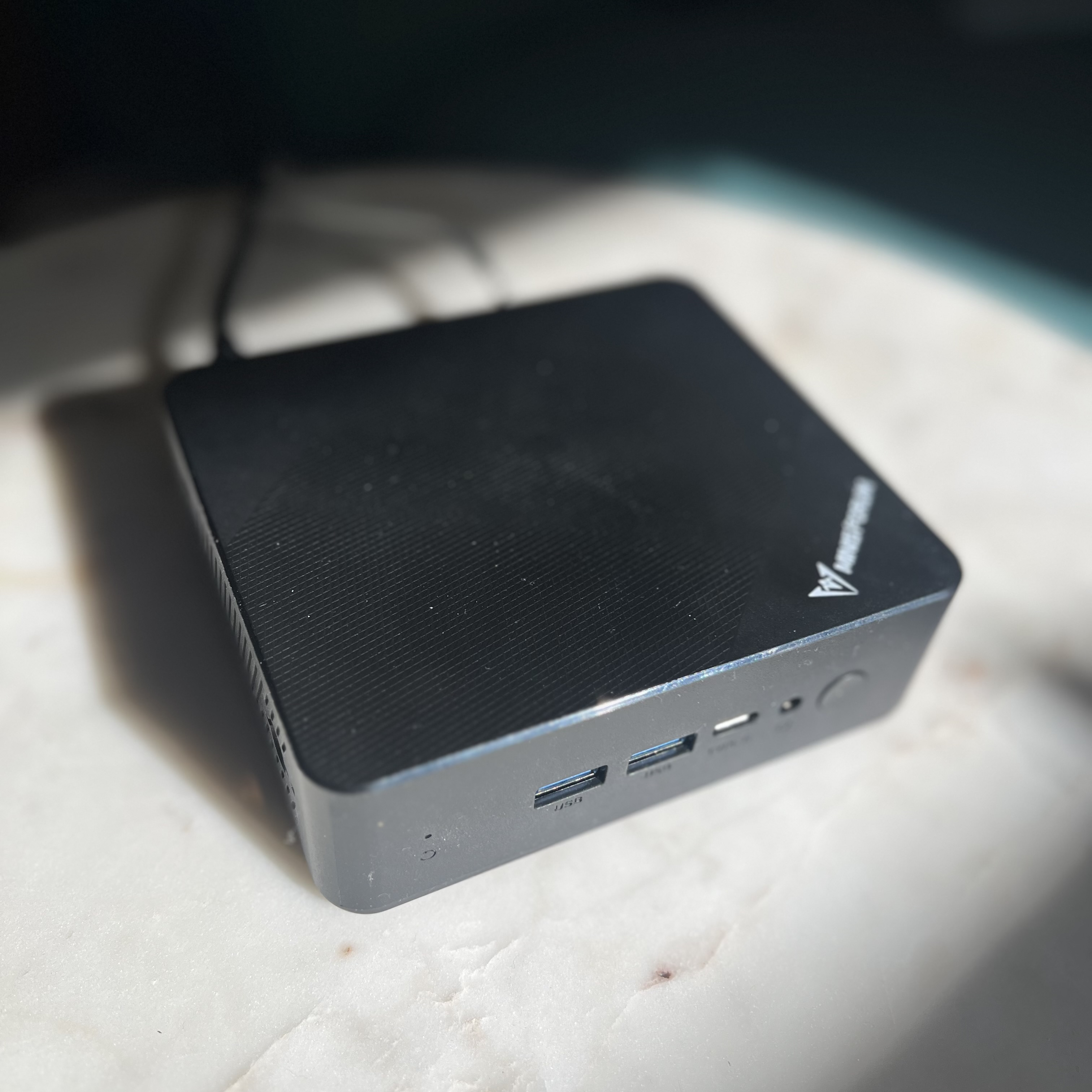 Minisforum UN100P mini pc.